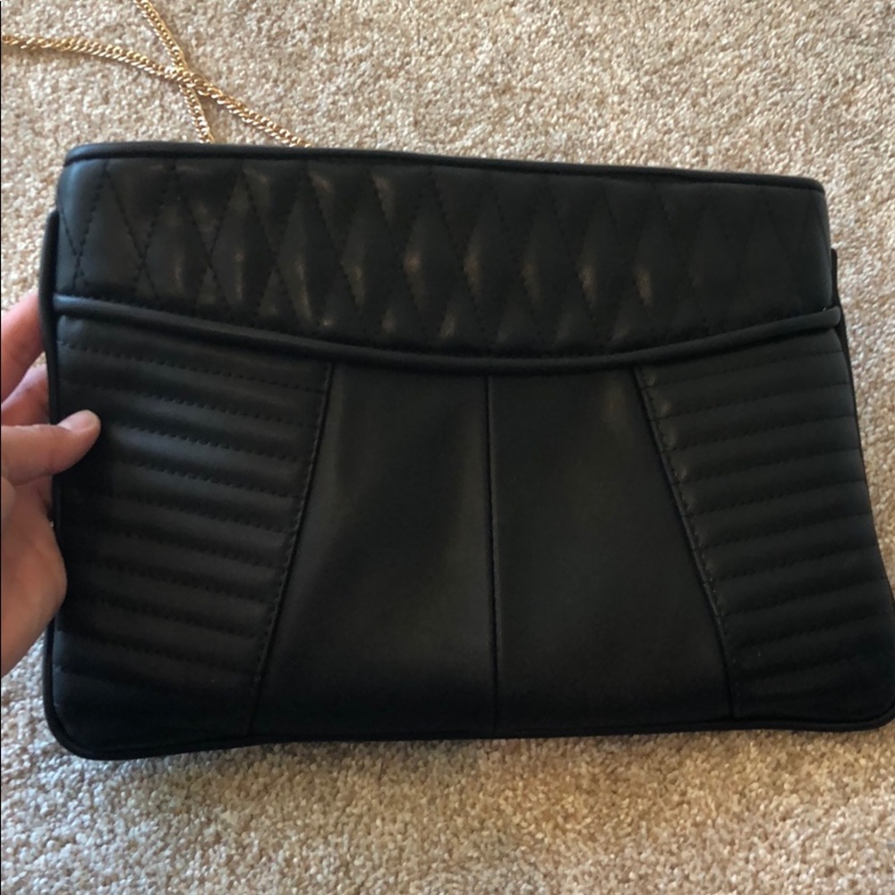Adorable black purse with gold chain strap - Picture 3 of 4